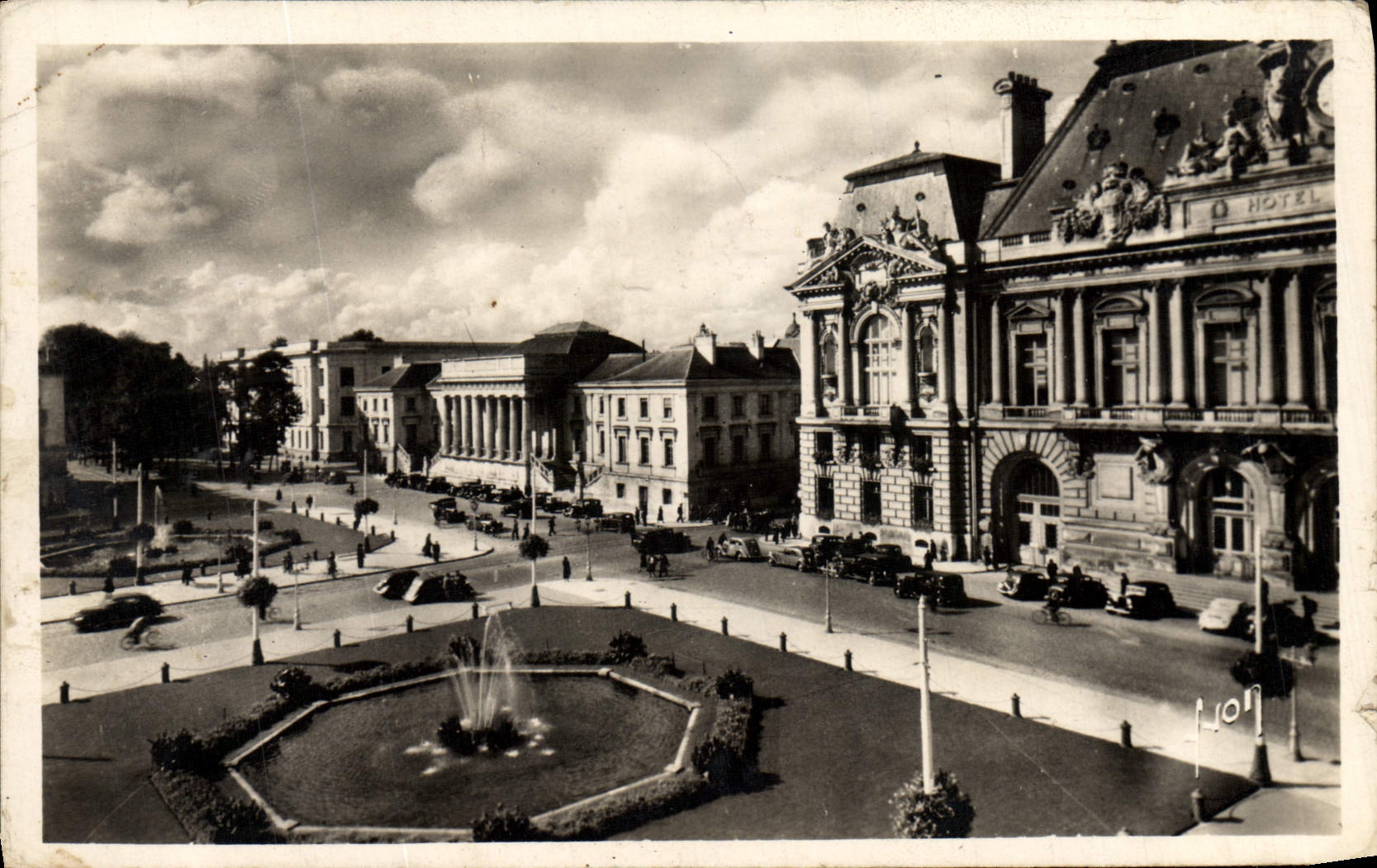 CPA Tours Hotel de Ville et Palais de Justice 