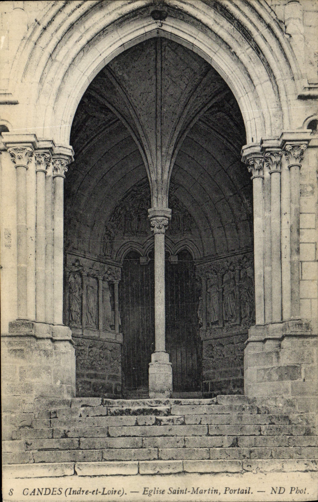 CPA Candes Eglise Saint Martin Portail 