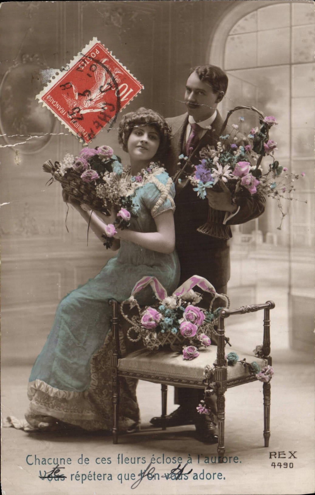 Couple avec bouquets de fleurs — REX 4490 — éditeur REX
