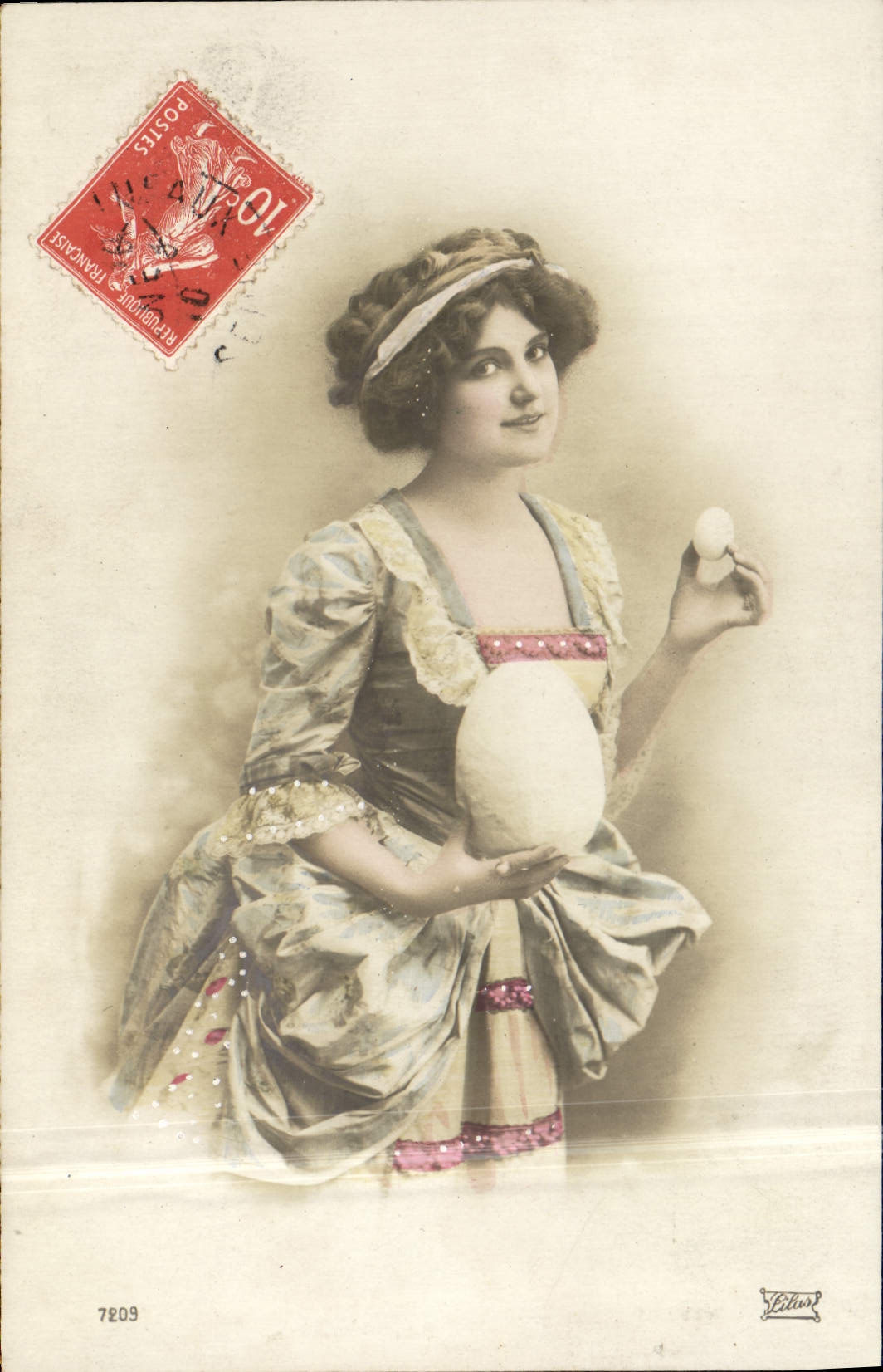 Femme tenant des œufs — Éditeur Lelius, n° 7209