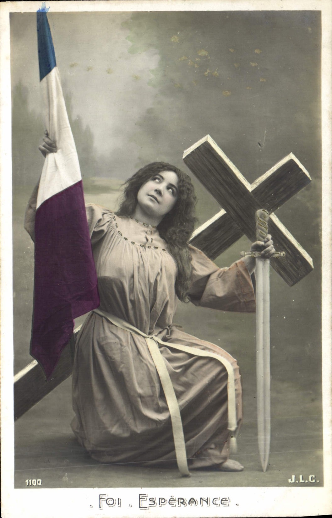 Foi. Espérance. — Femme tenant drapeau français, croix et épée — J.L.C. n° 1100