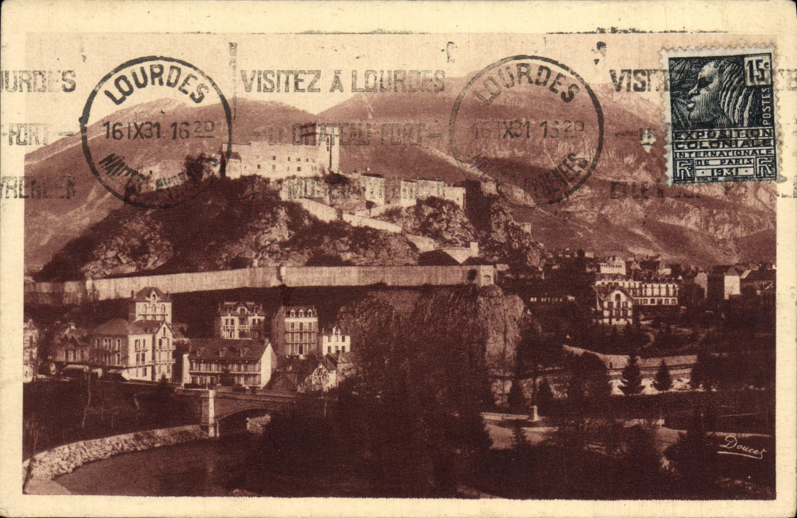 CPA Lourdes Le Chateau Fort et Vue Generale du Pic Du Jer