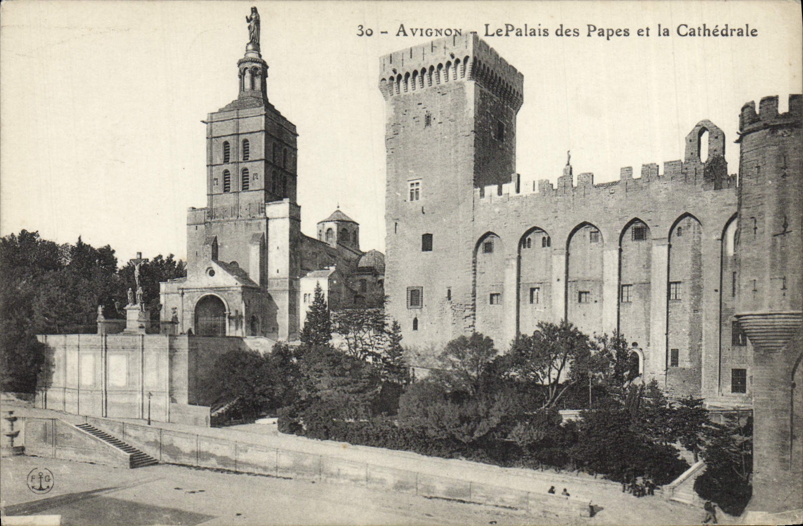 CPA Avignon Le Palais des Papes et la Cathedrale