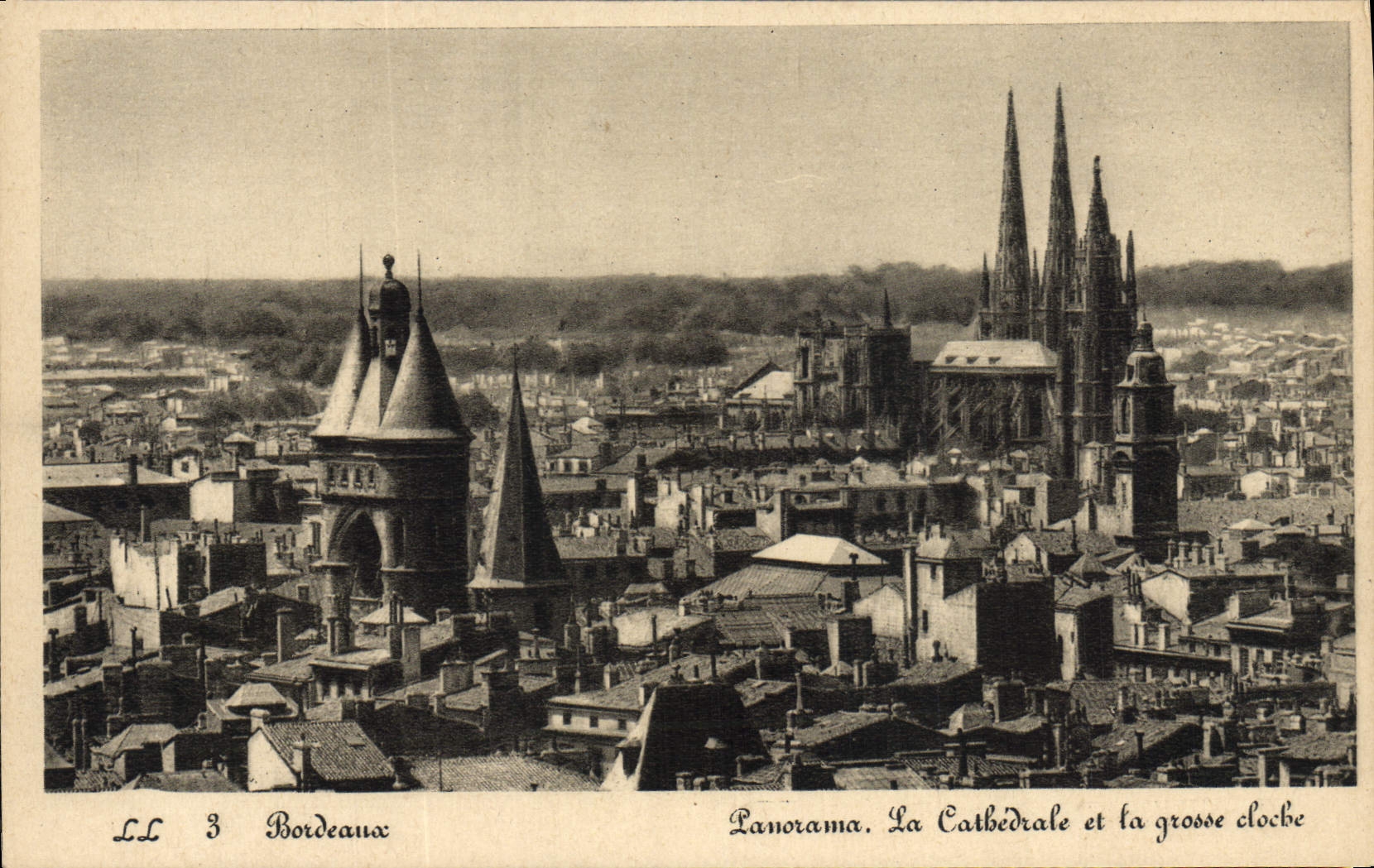 Bordeaux — Panorama. La Cathédrale et la grosse cloche — LL 3
