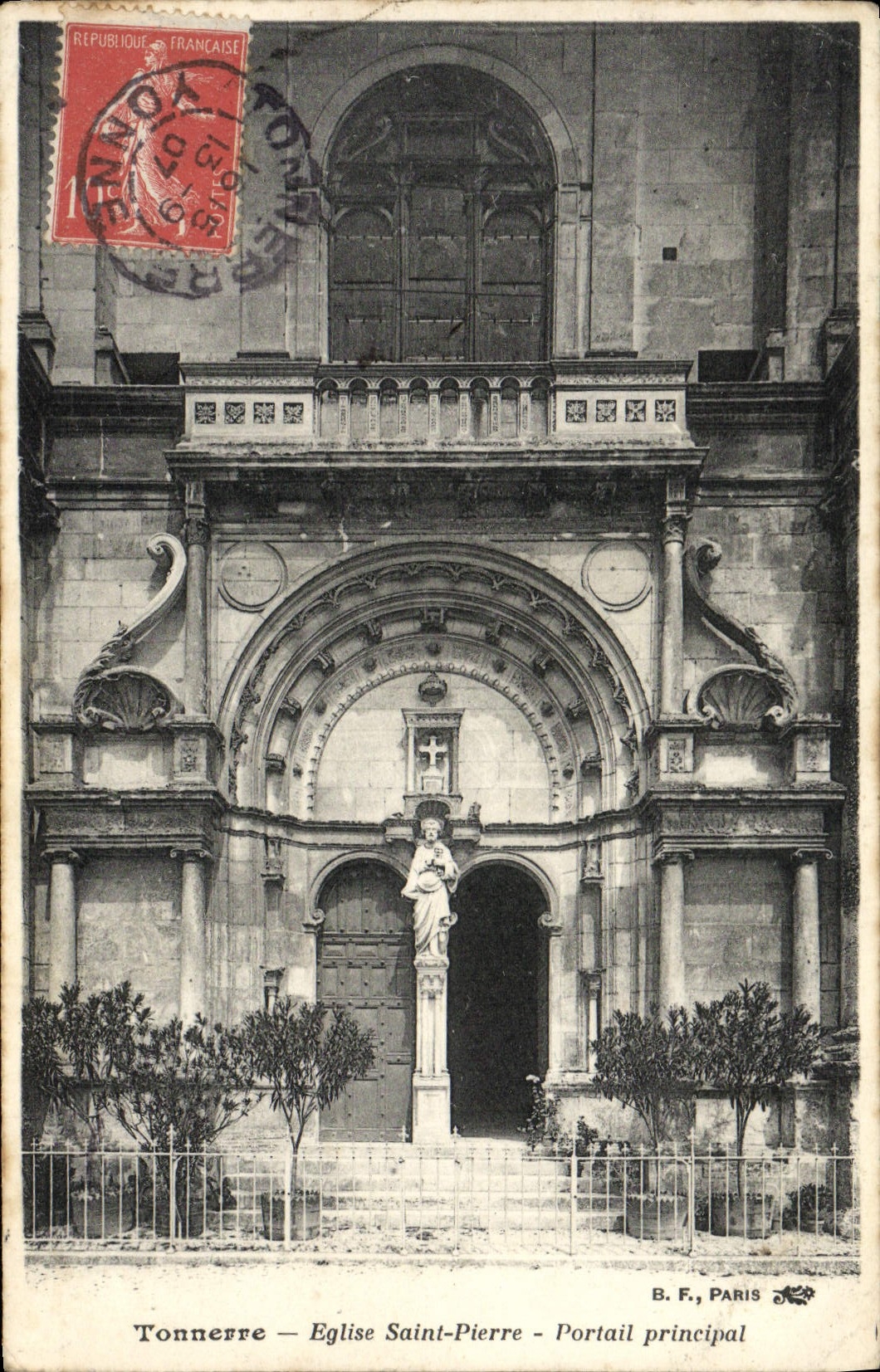 Tonnerre — Église Saint-Pierre — Portail principal — B.F., PARIS