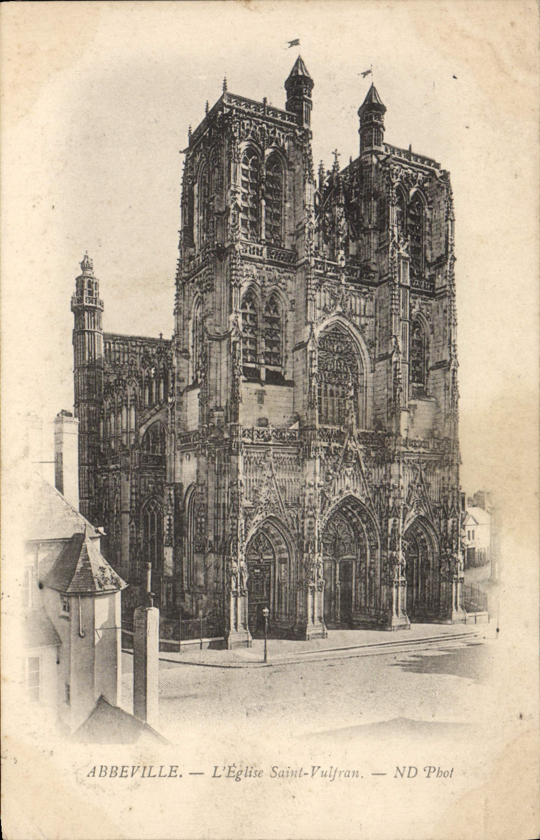 CPA Abbeville L'Eglise Saint Vulfran