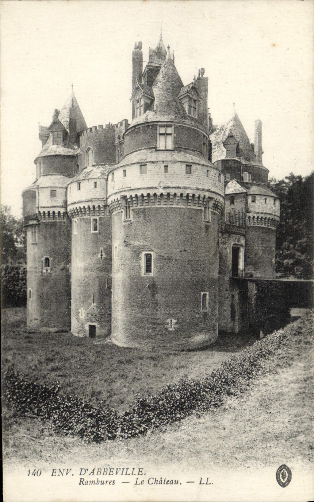 CPA Environs D'Abbeville Rambures Le Chateau