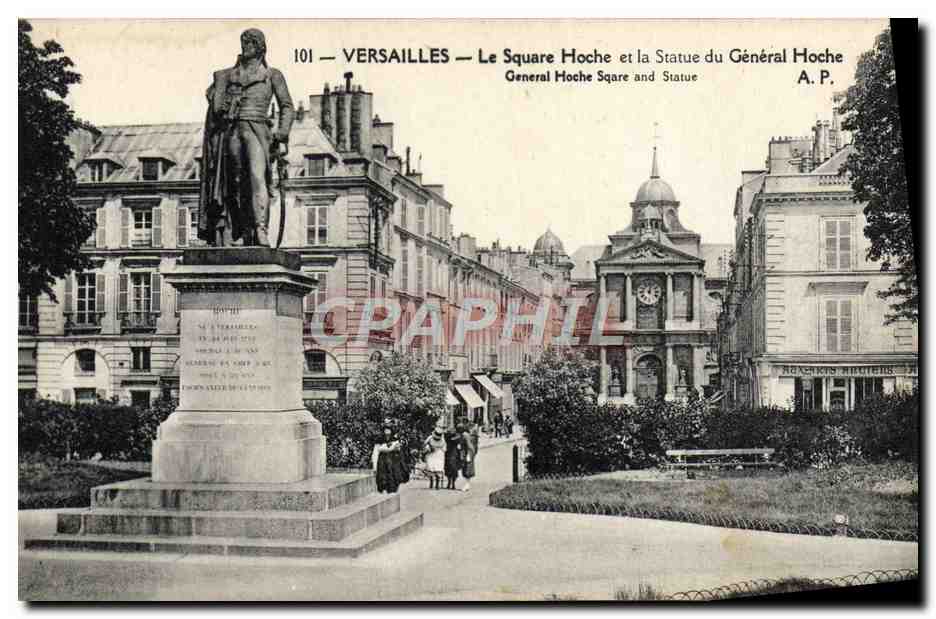 CPA Versailles Le Square Hoche et la Statue du General Hoche Generale Hoche 