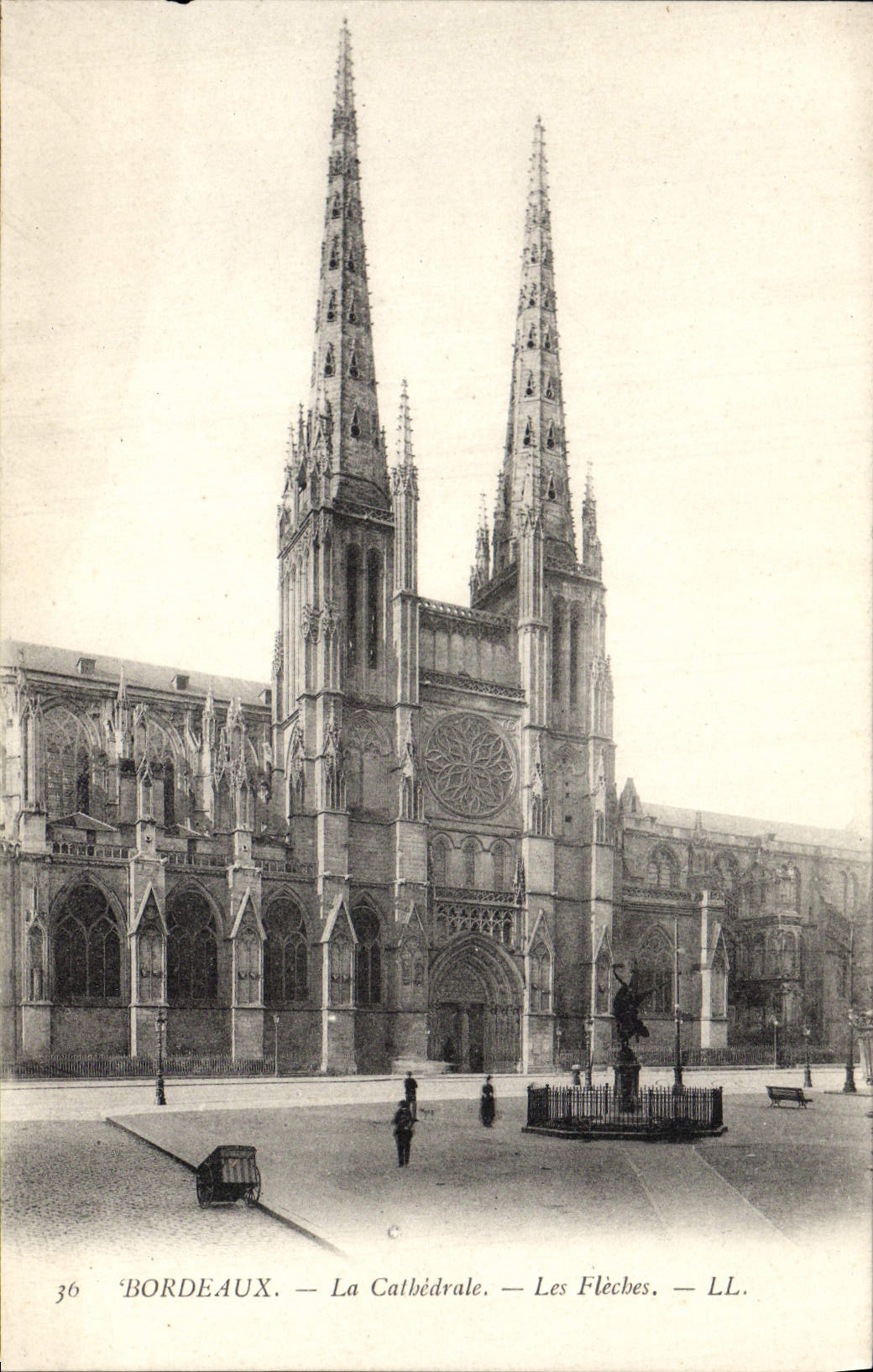 Bordeaux — La Cathédrale — Les Flèches — LL.