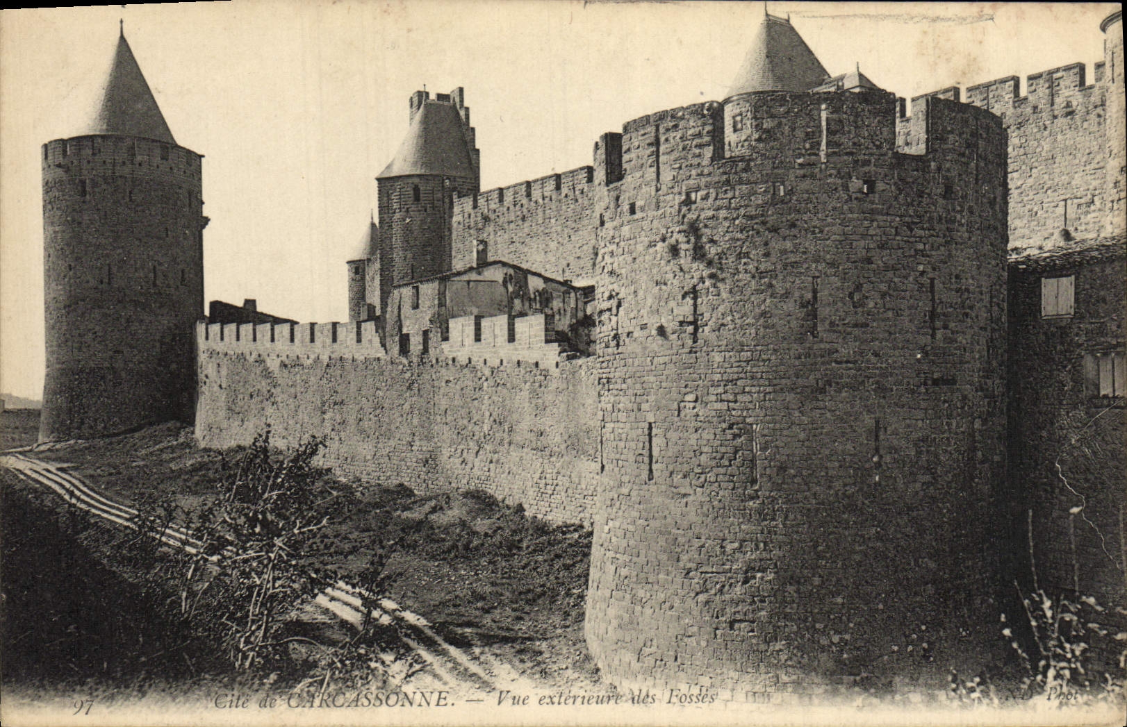 CPA Carcassonne Vue Exterieure Des Fosses