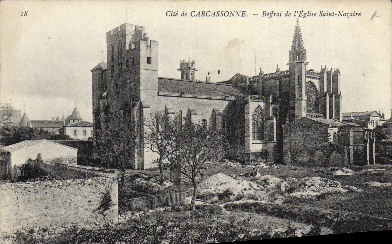CPA Carcassonne Beffroi De I'Eglise Saint Nazaire
