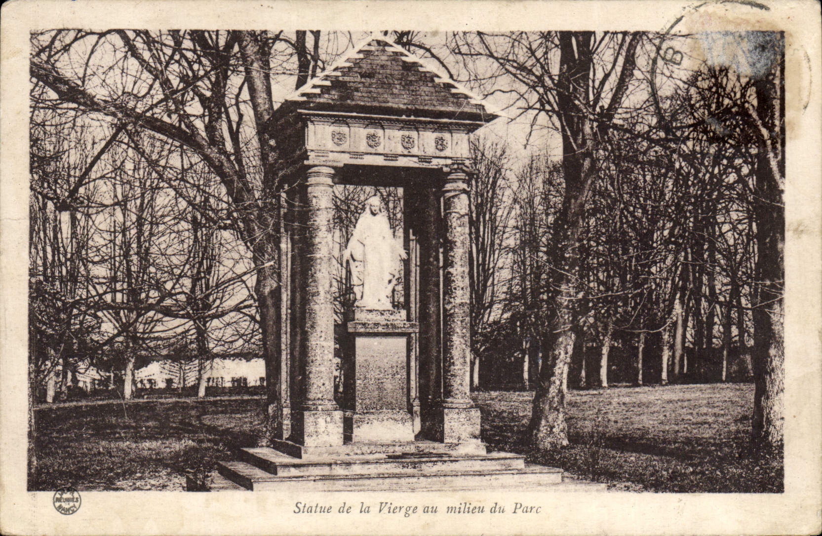 Statue de la Vierge au milieu du Parc — Monastère de N.-D. de la Charité, St-Vigor-le-Grand, près Bayeux (Calvados)