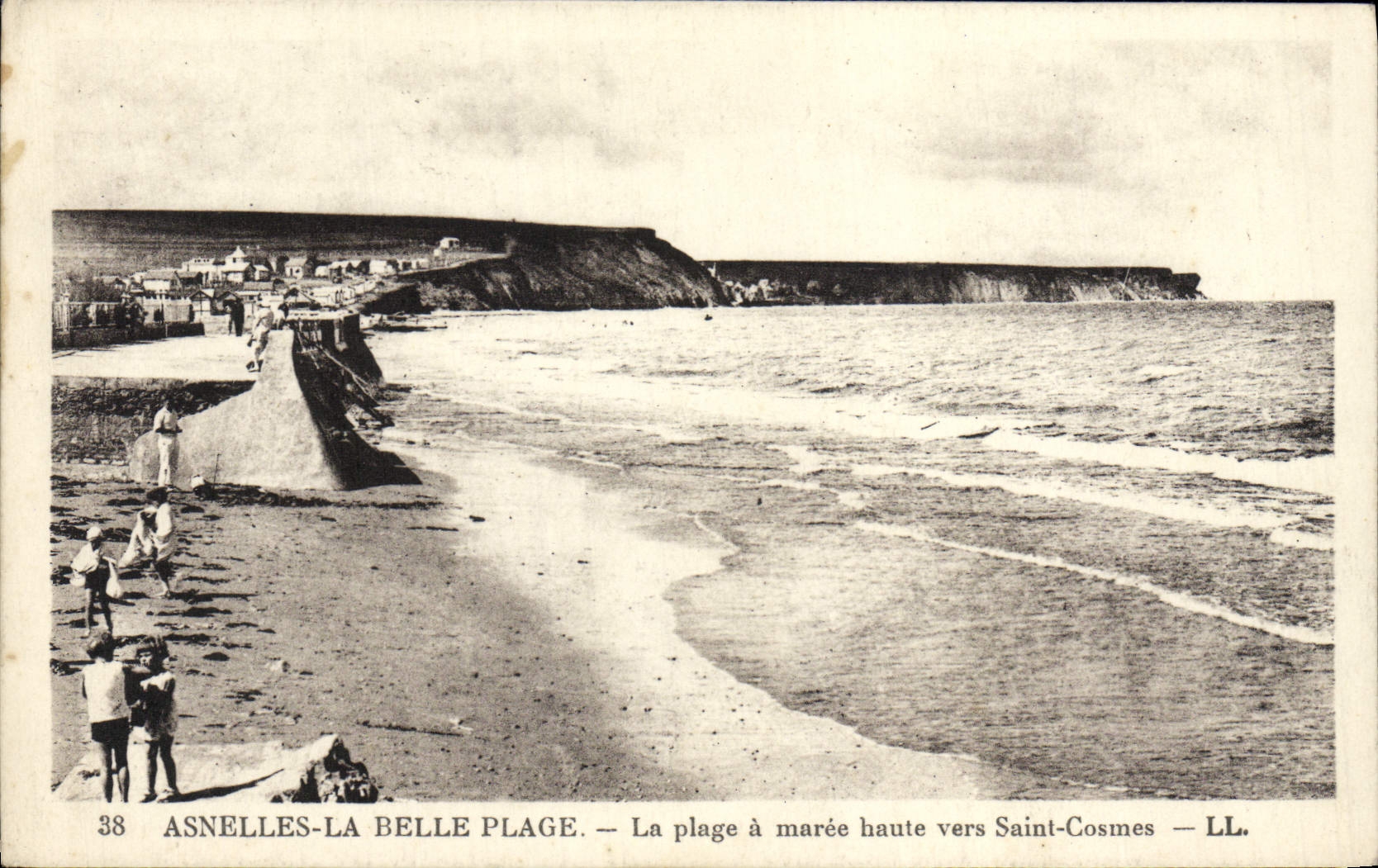 CPA Asnelles La Belle Plage La Plage A Maree Haute Vers Saint Cosmes
