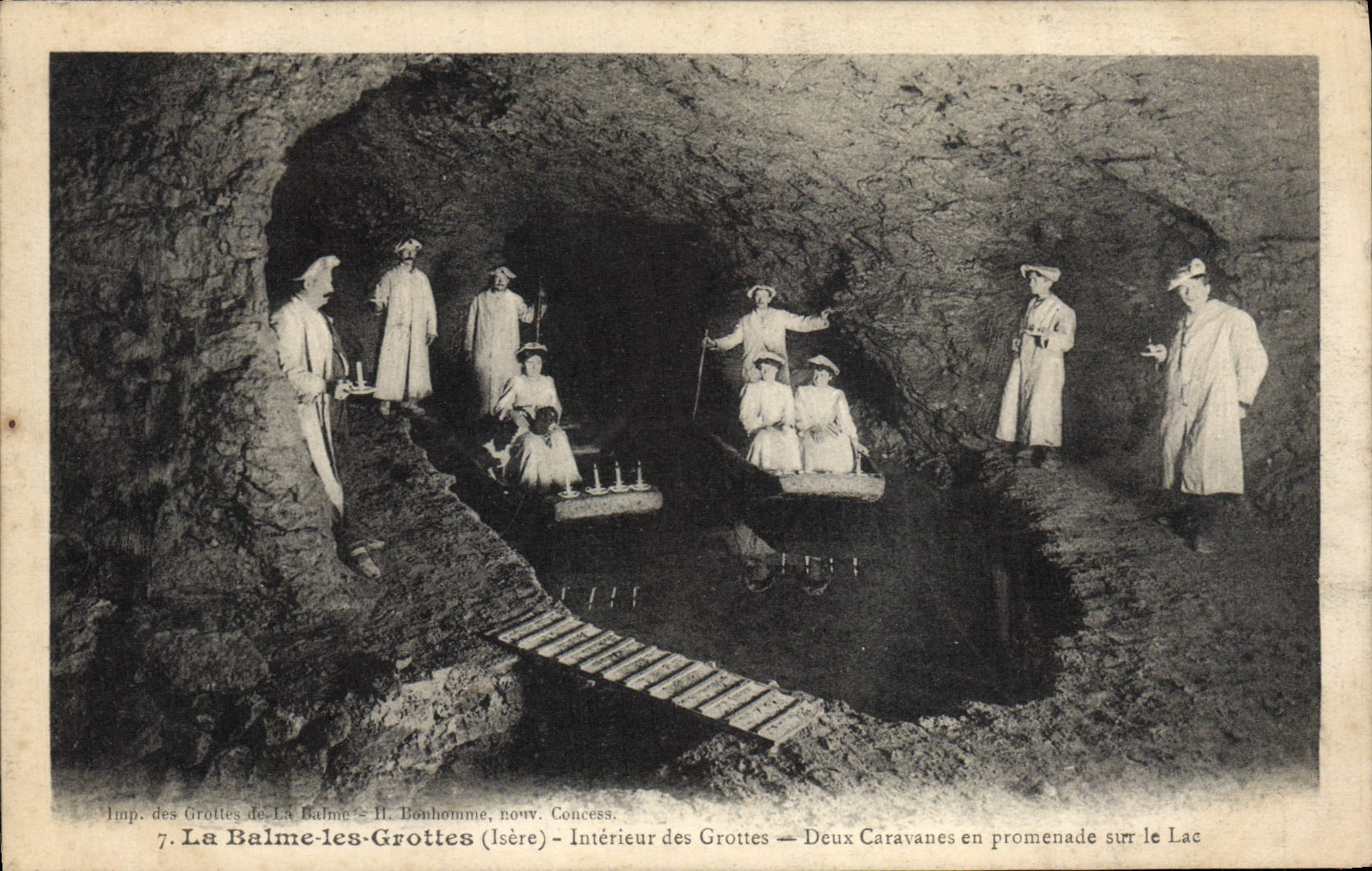 CPA La Balme Les Grottes Interieur Des grottes Deux caravanes en promenade sur le lac