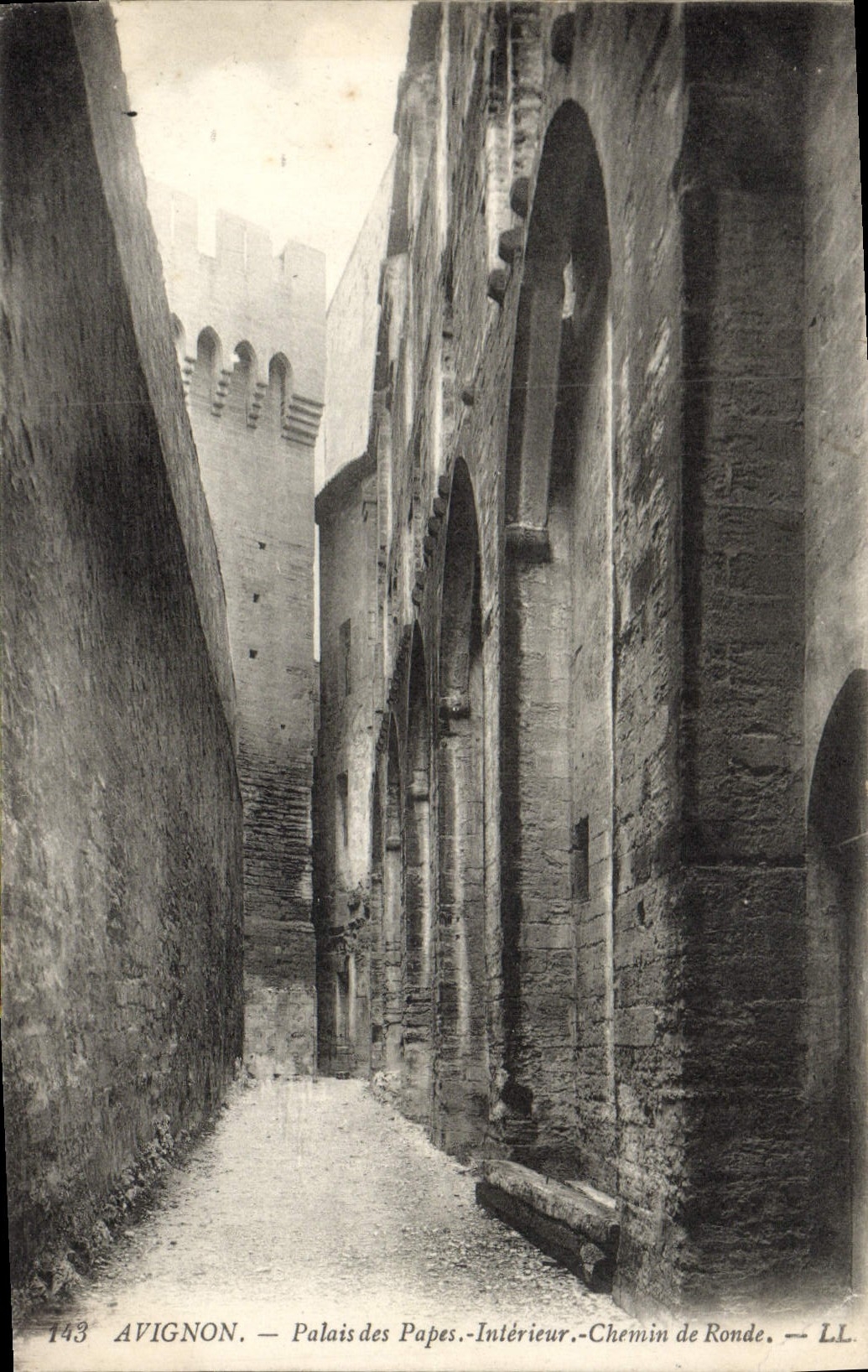 CPA Aignon Palais Des Papes Interieur Chemin De Ronde