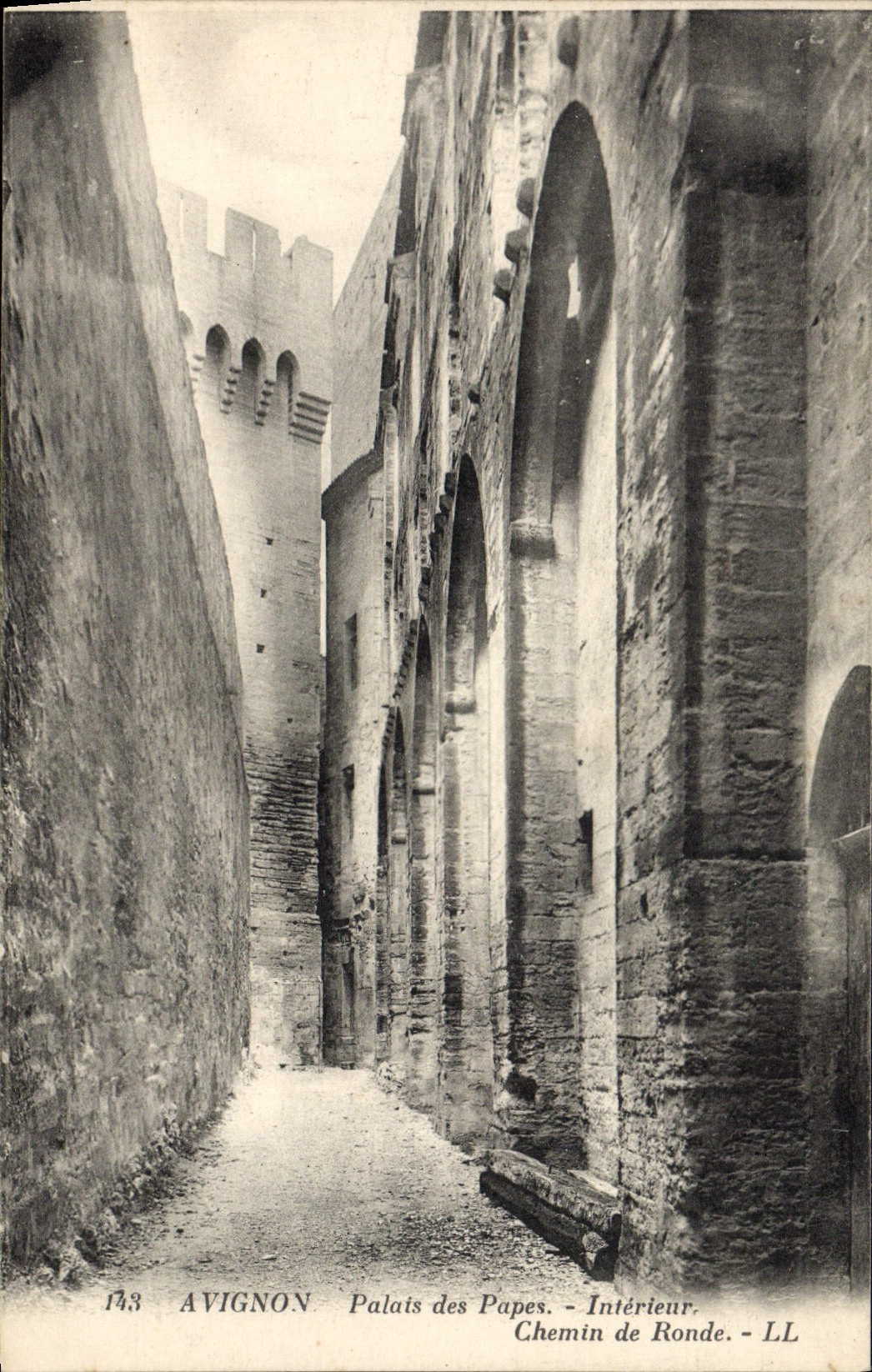 CPA Avignon Palais Des Papes Interieur Chemin de ronde