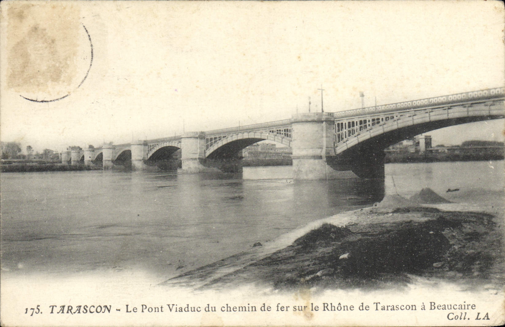 Tarascon — Le Pont Viaduc du chemin de fer sur le Rhône de Tarascon à Beaucaire — Coll. LA
