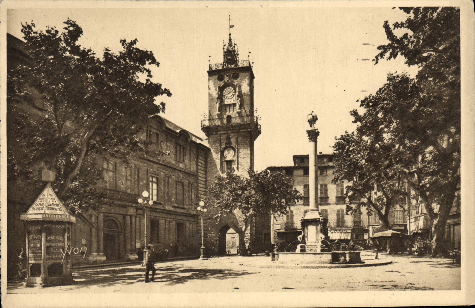 Place de la République à Aix-en-Provence — éditeur Les Éditions d'Art Yvon, n°13