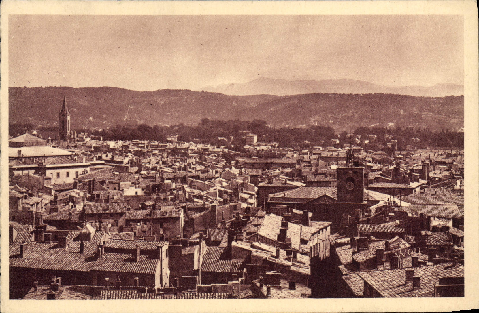 Aix-en-Provence — Vue générale — La Douce France
