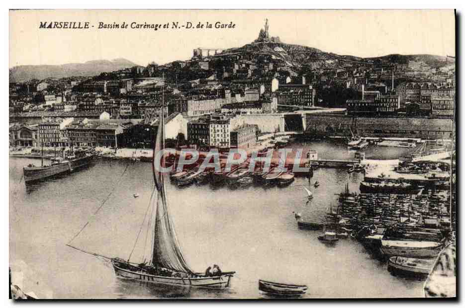 CPA Marseille Bassin De Carenage Et ND de la Garde Bateaux