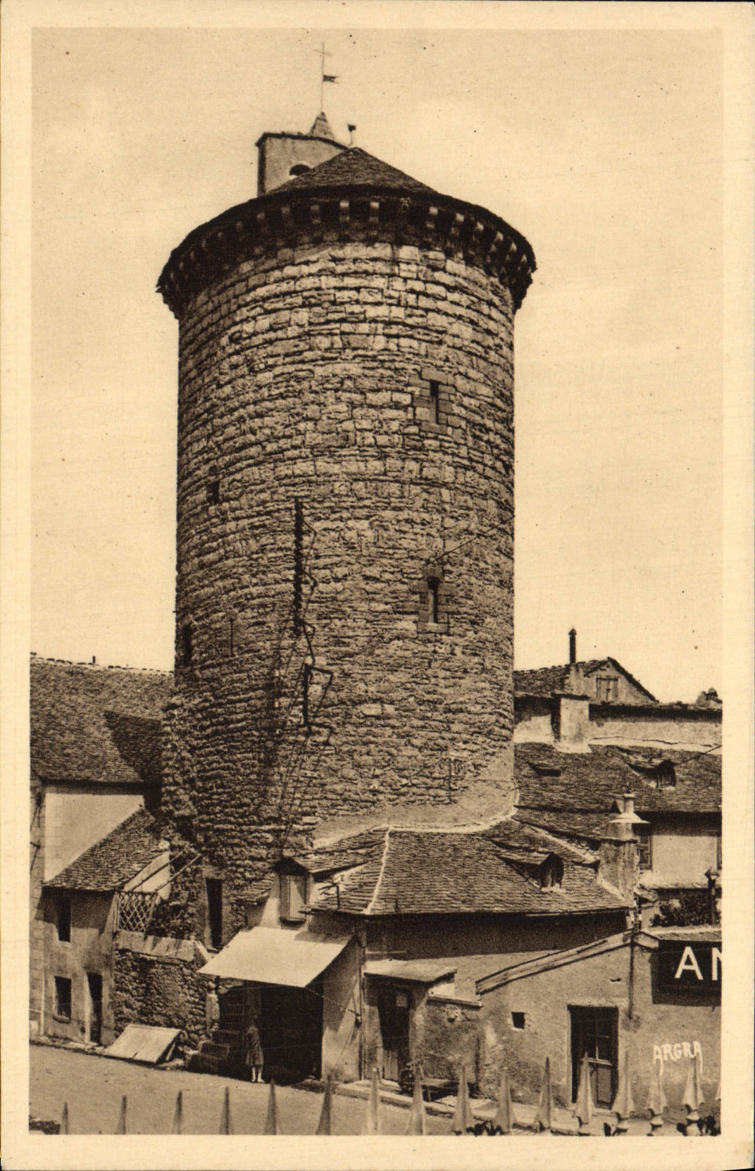 CPA Mende La Tour des Penitents Seul vestige de l'ancienne enceinte