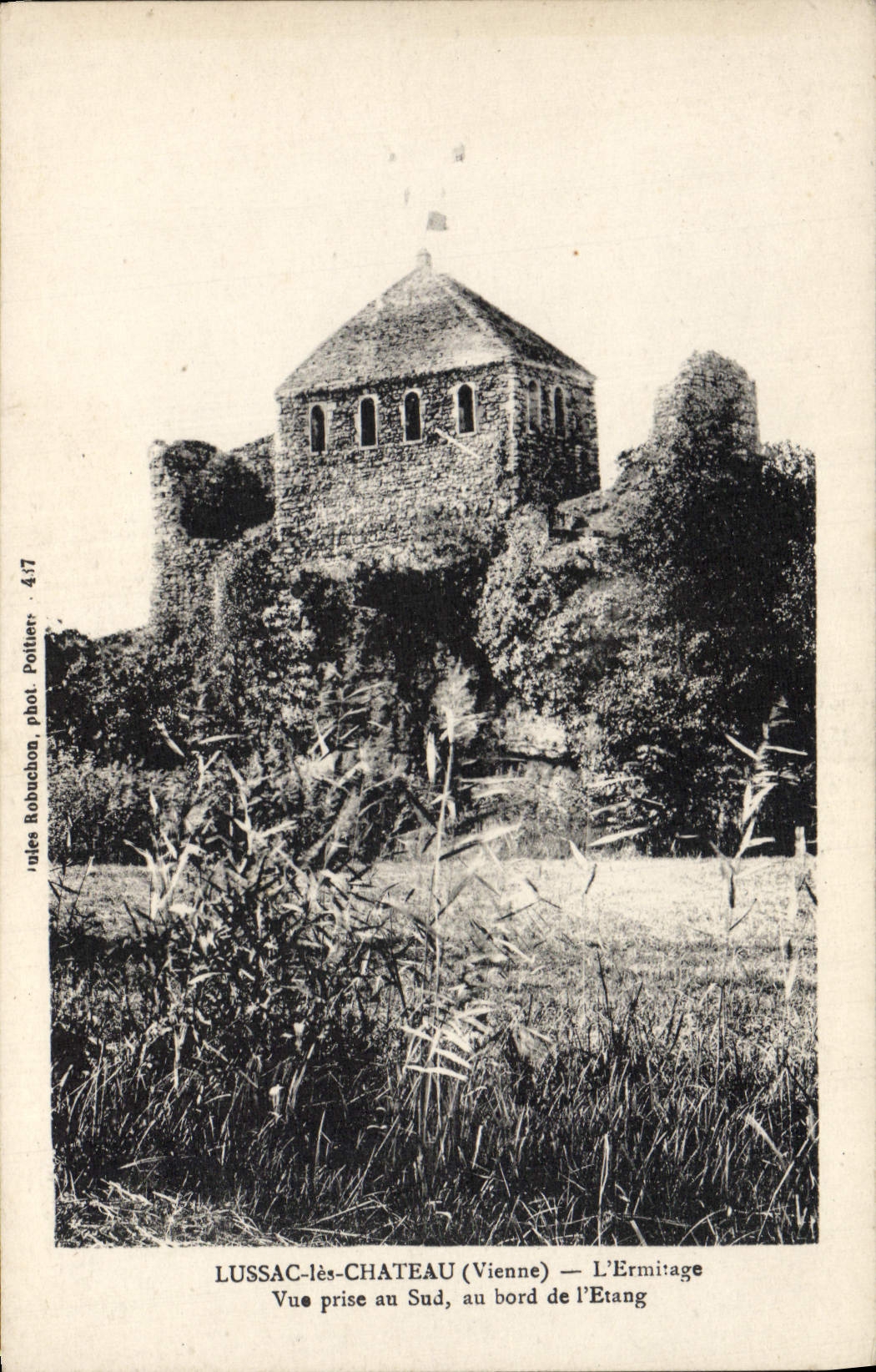 Lussac-lès-Château (Vienne) — L'Ermitage, vue prise au sud au bord de l'étang — Robuchon, phot. Pottier, n° 4.17