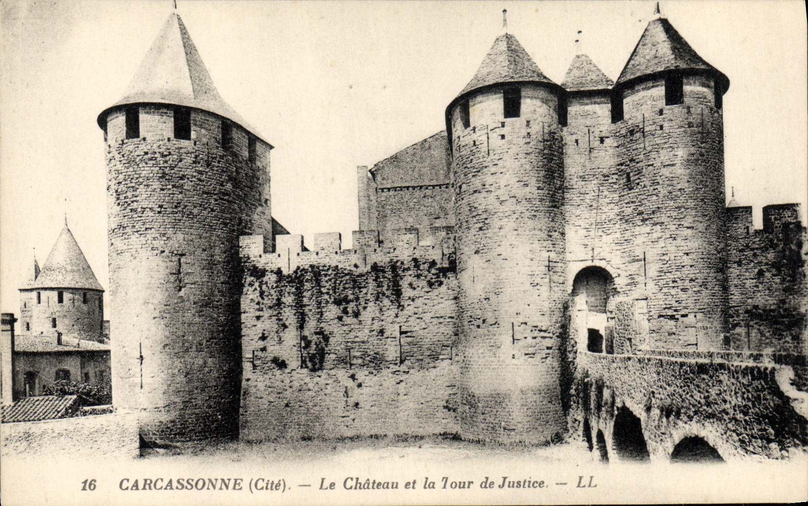 CPA Carcassonne Le Chateau et la Tour de Justice 