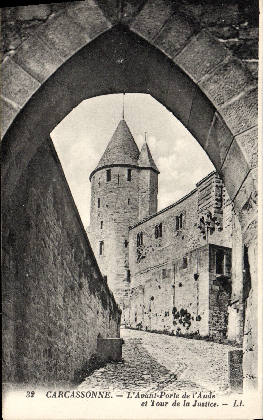 CPA Carcassonne L'Avant Porte de l'Aude et Tour de la Justice 