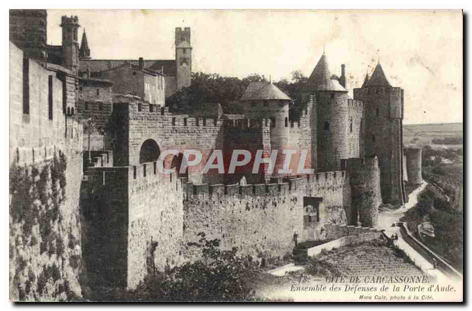 CPA Cite de Carcassonne Ensemble des defenses de la porte D'Aude