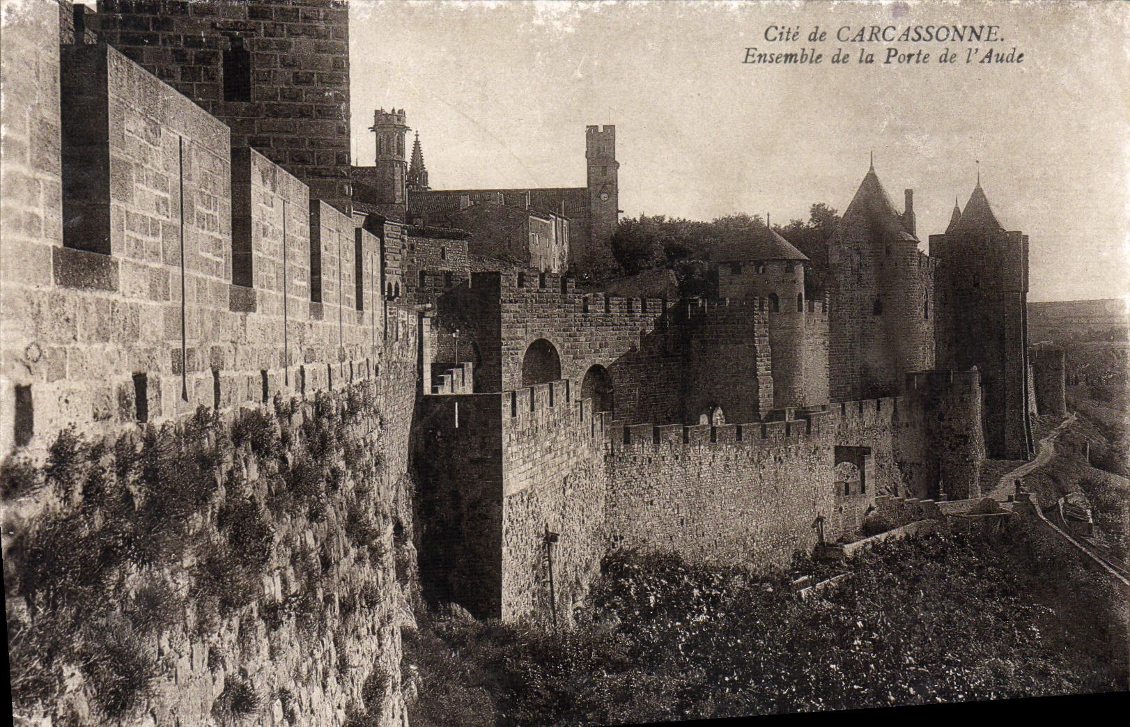 CPA Cite de Carcassonne Ensemble de la orte de l'Aude 