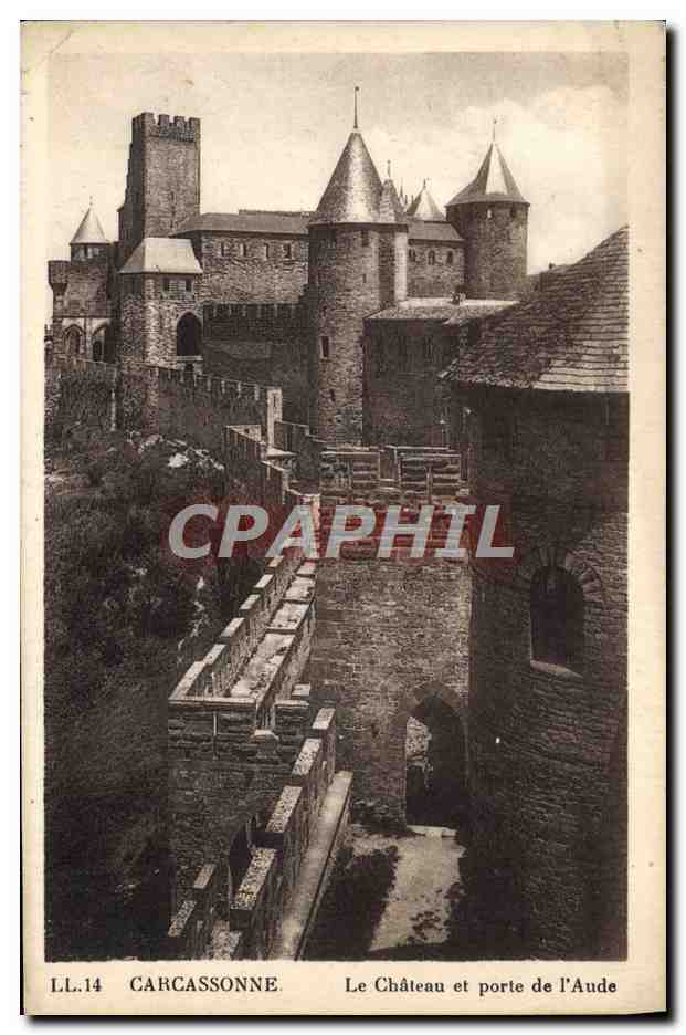 CPA Carcassonne Le Chateau et porte de l'Aude 