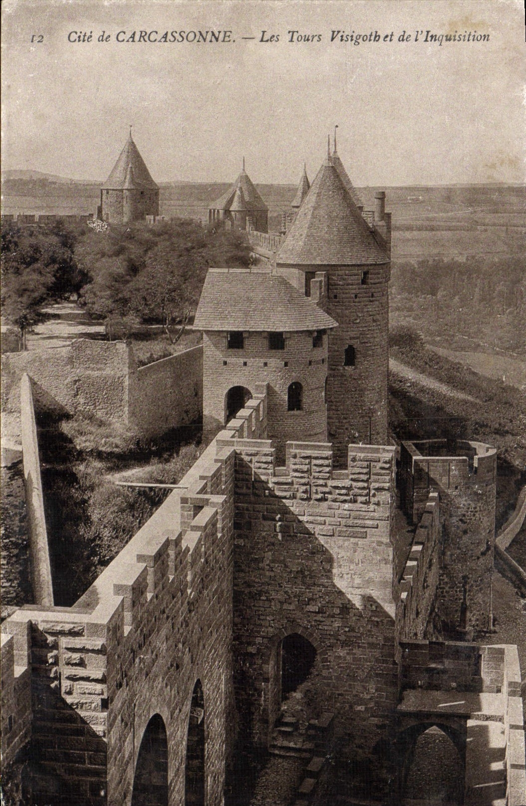 CPA Cite de Carcassonne Les Tours Visigoth et de l'Inquisition