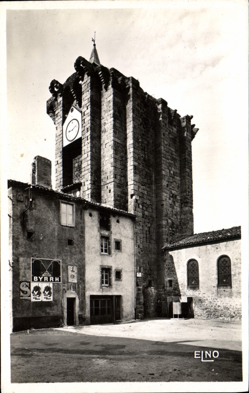 CPM Saugues La Tour des Anglais Byrrh