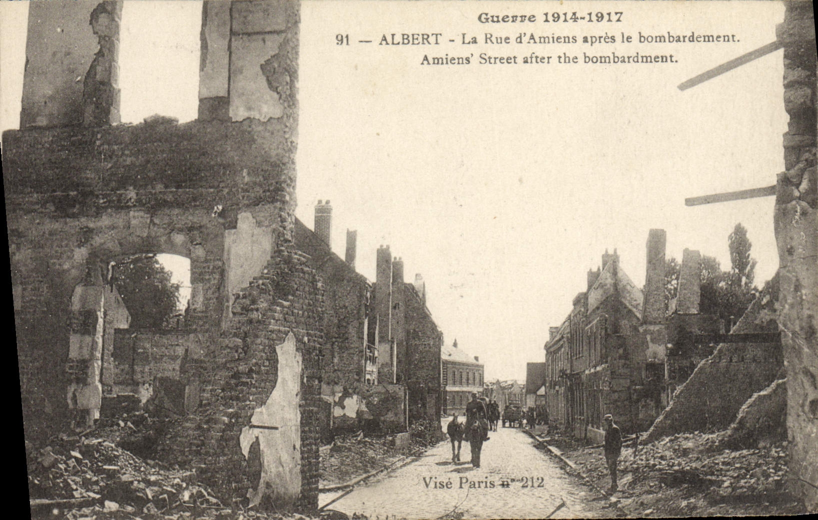 CPA Albert La Rue d'Amiens Apres le Bombardement Militaria