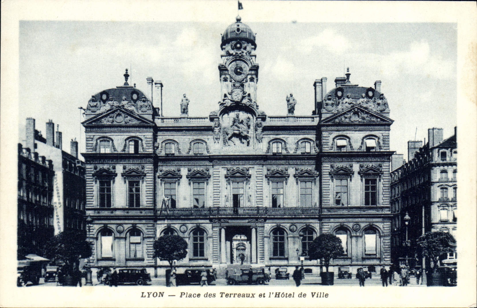 LYON — Place des Terreaux und das Rathaus