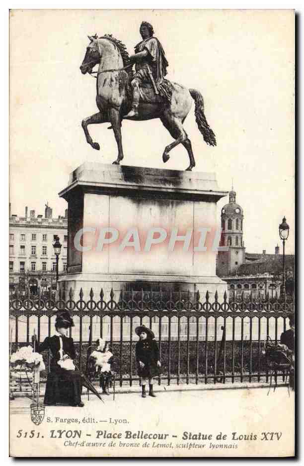 CPA Lyon Place Bellecour Statue de Louis XIV