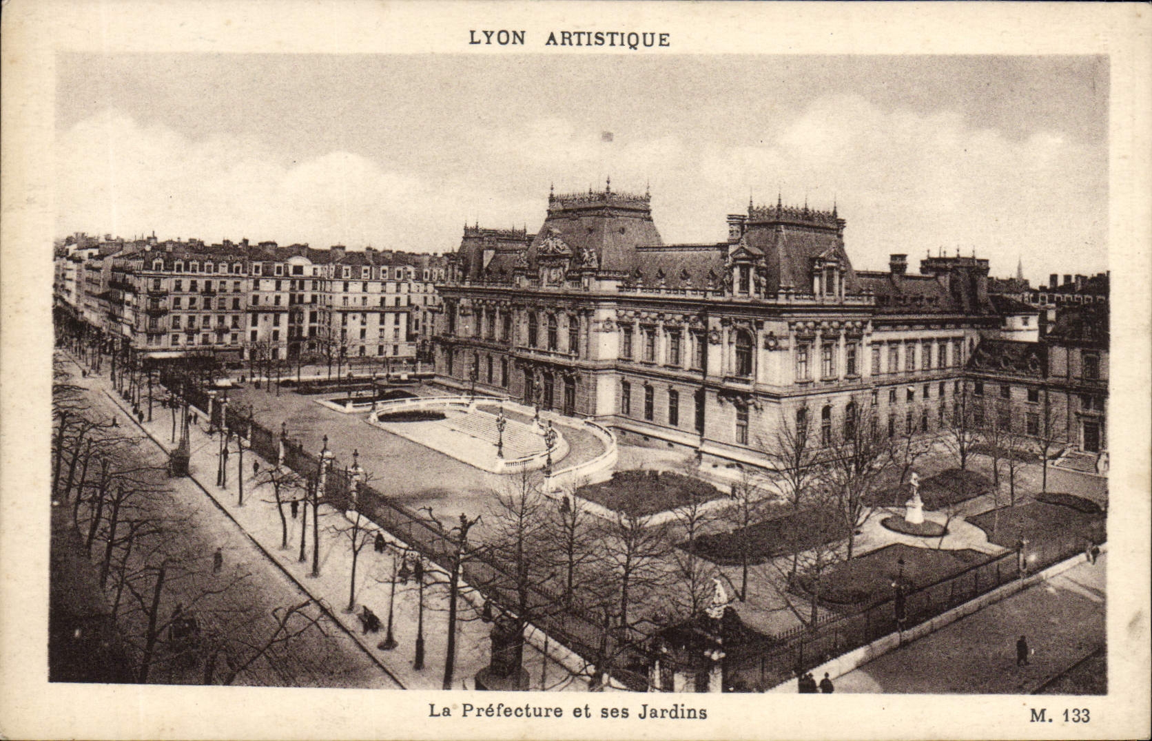 Lyon Künstlerisch — Das Präfekturgebäude und seine Gärten — M. 133