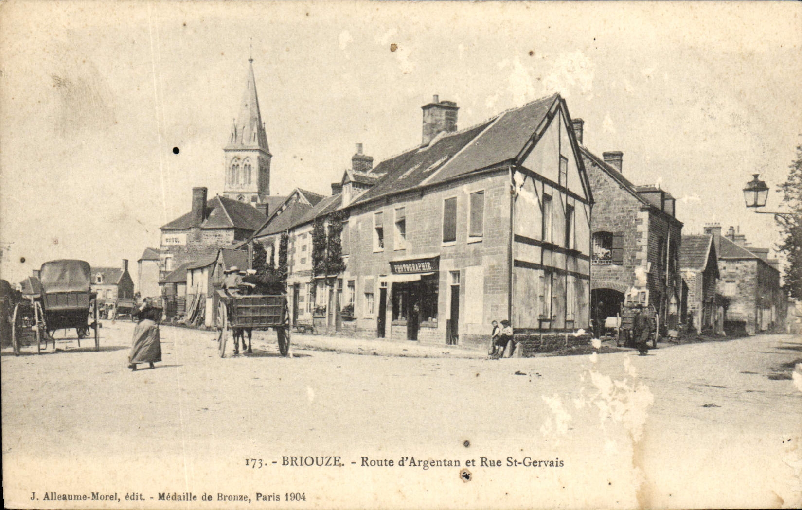 CPA Briouze Route d'Argentan et Rue St Gervais