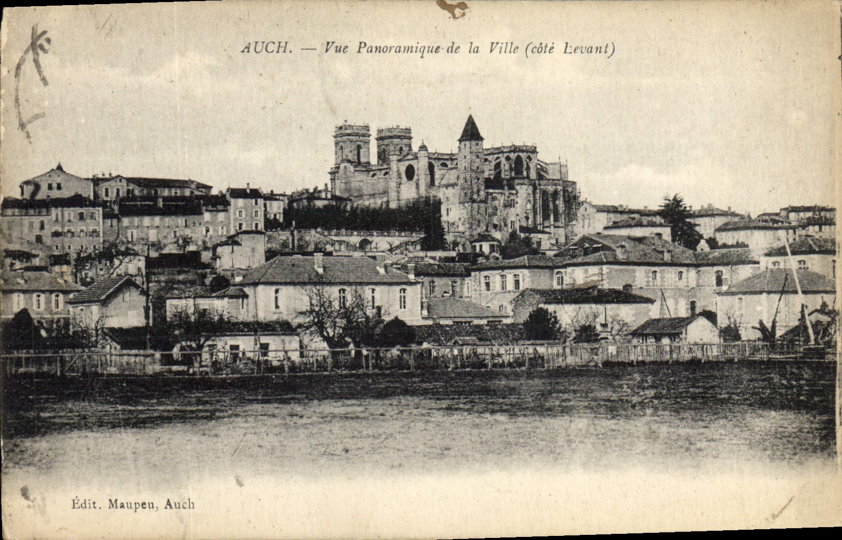 Auch — Vue Panoramique de la Ville (côté Levant) — Édit. Maupen, Auch
