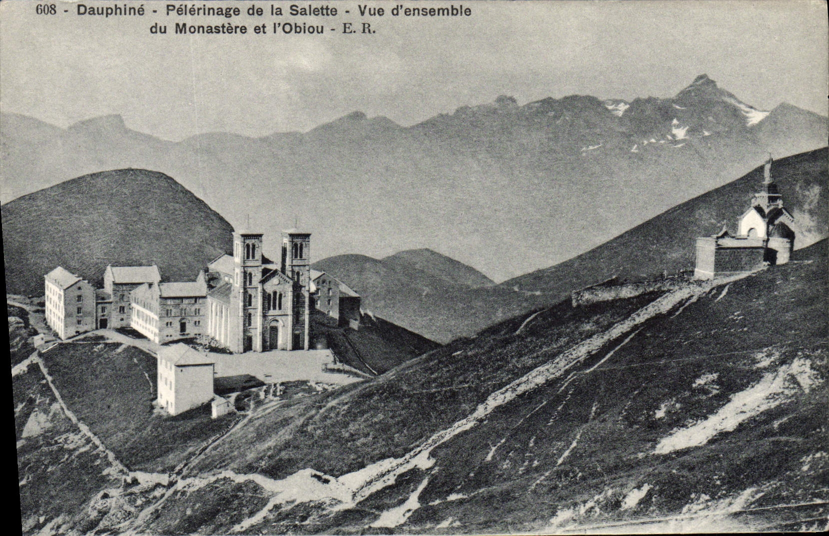 CPA Dauphine Pelerinage de la SAlette Vue d'ensemble du monastere et l'Obiou