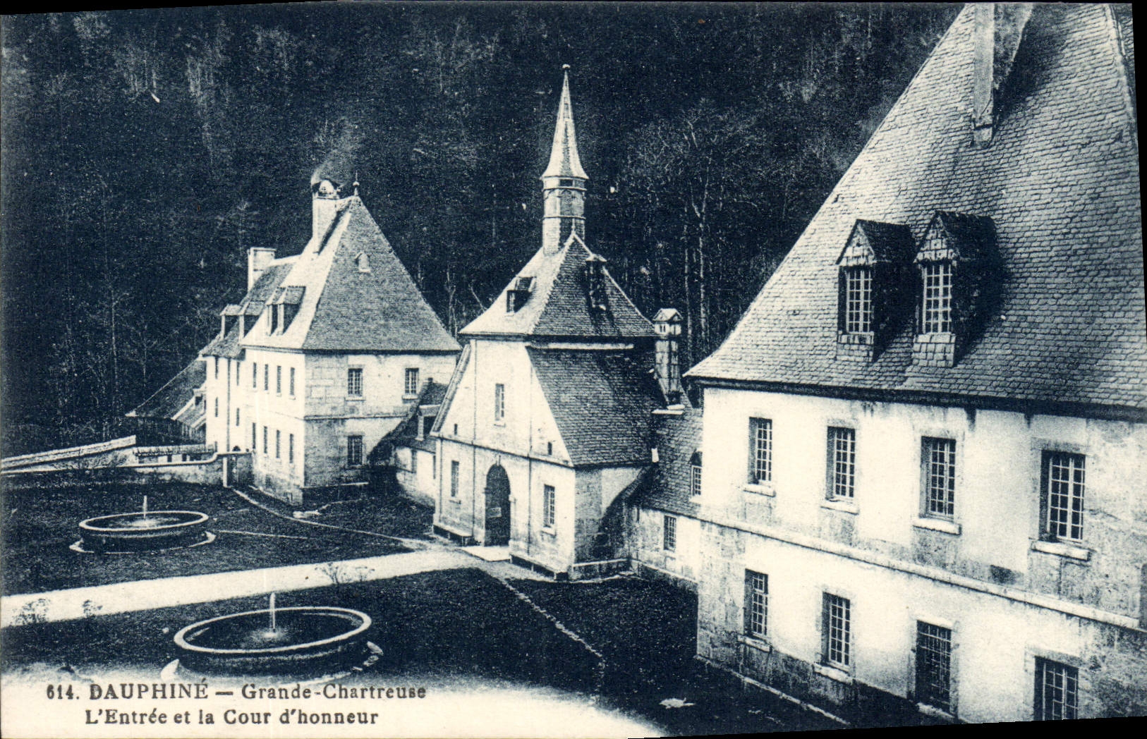 CPA La Grande Chartreuse L'Entree et la Cour d'Honneur