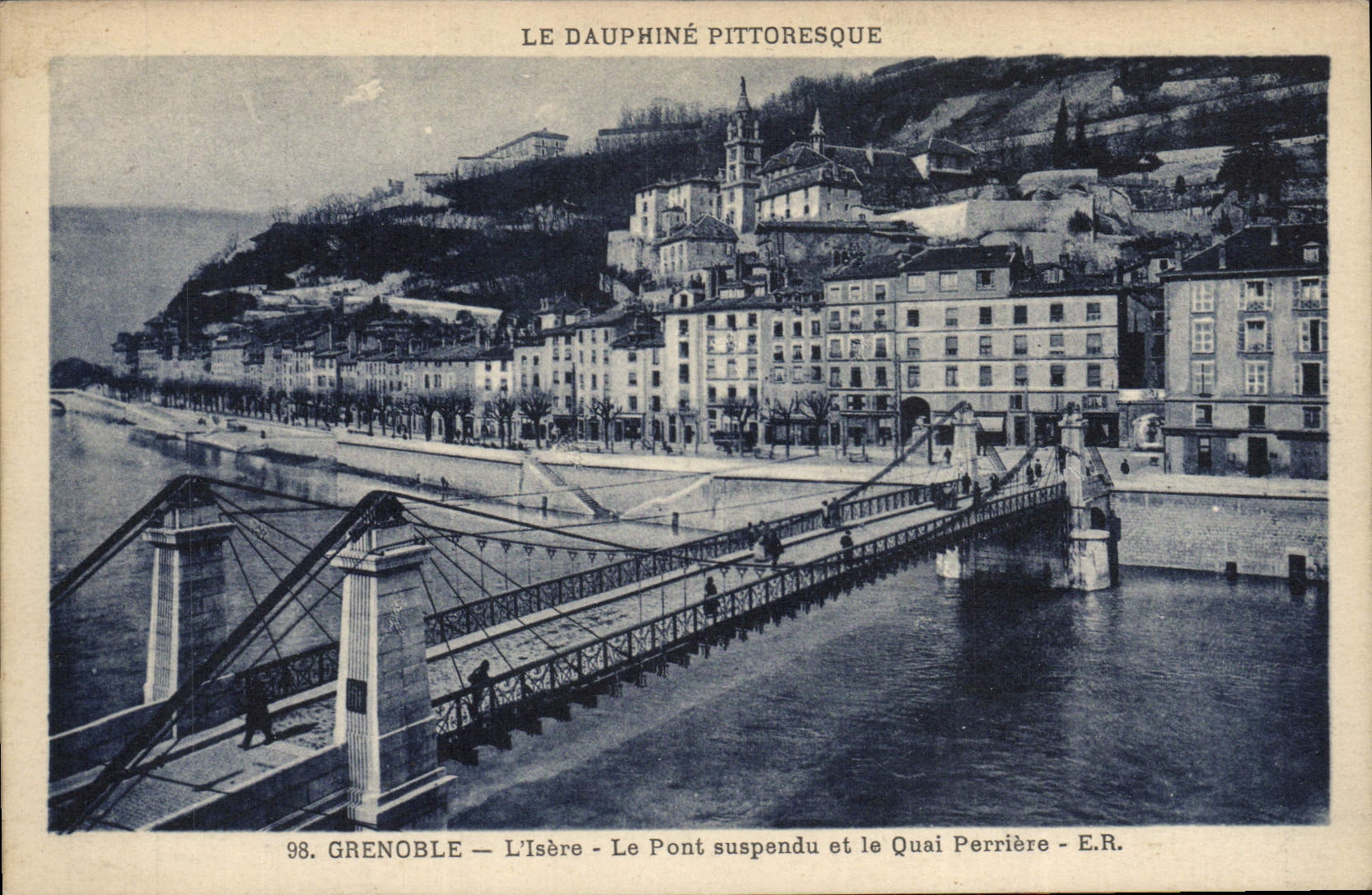 CPA Grenoble Le Pont Suspendu et le Quai Perriere