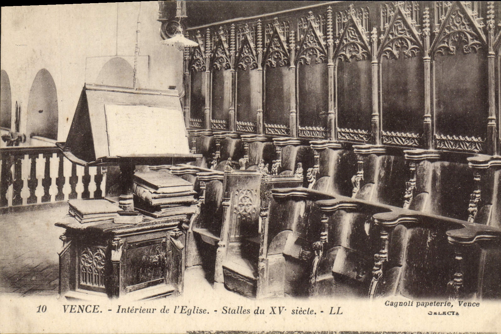 CPA Vence Interieur de L'Eglise Stalles du 15eme