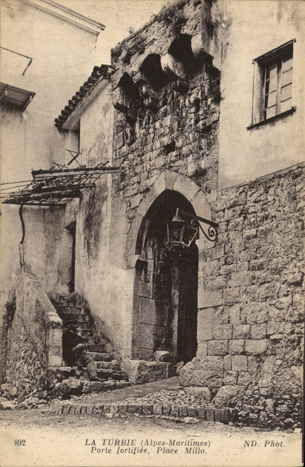 CPA La Turbie Porte fortifiee Place Millo