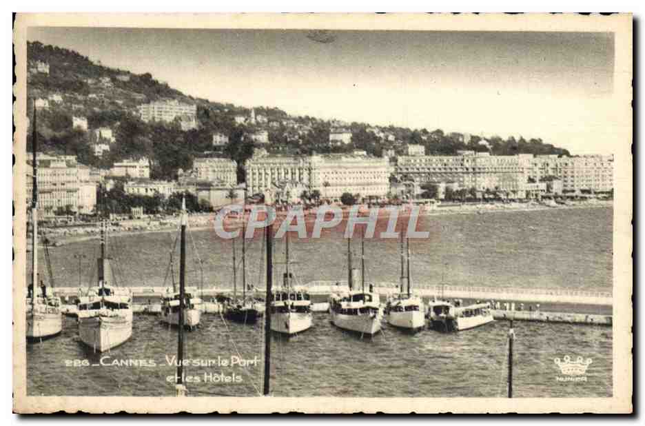 CPA Cannes Vue Sur le Port et les Hotels Bateaux