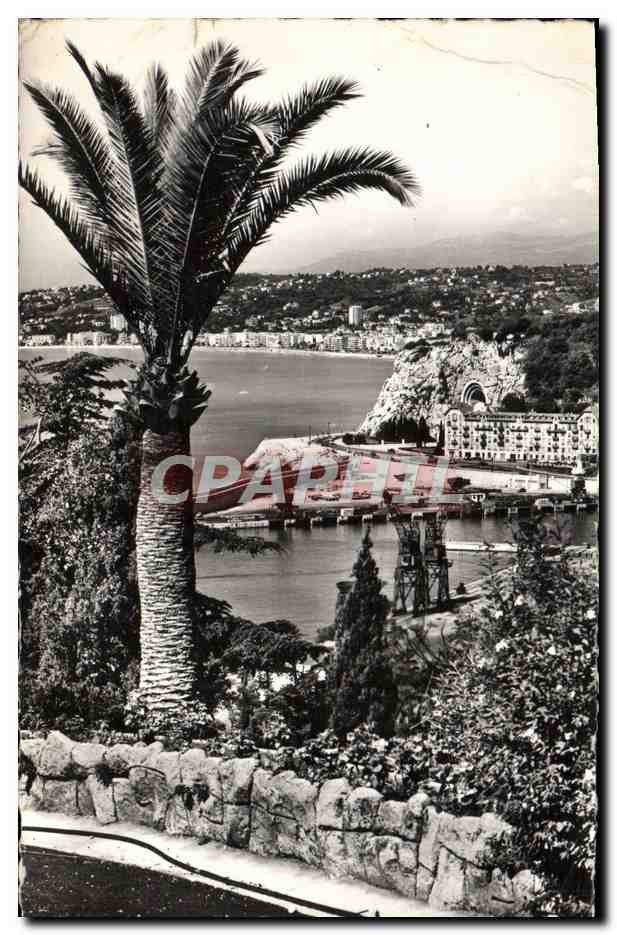 CPM Nice Le Port la Colline du Chateau et la baie des anges