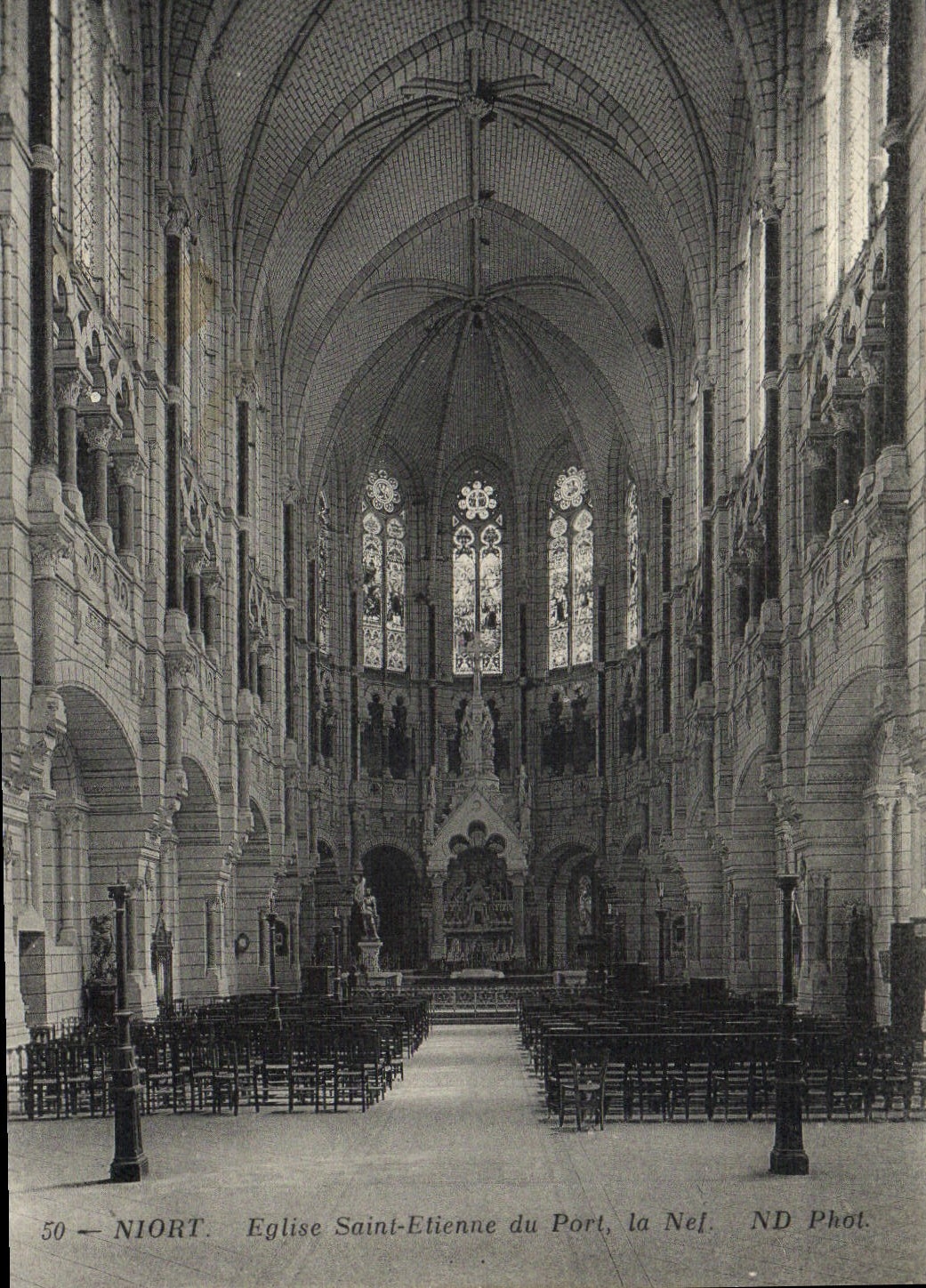 CPA Niort Eglise Saint Etienne du Port la nef