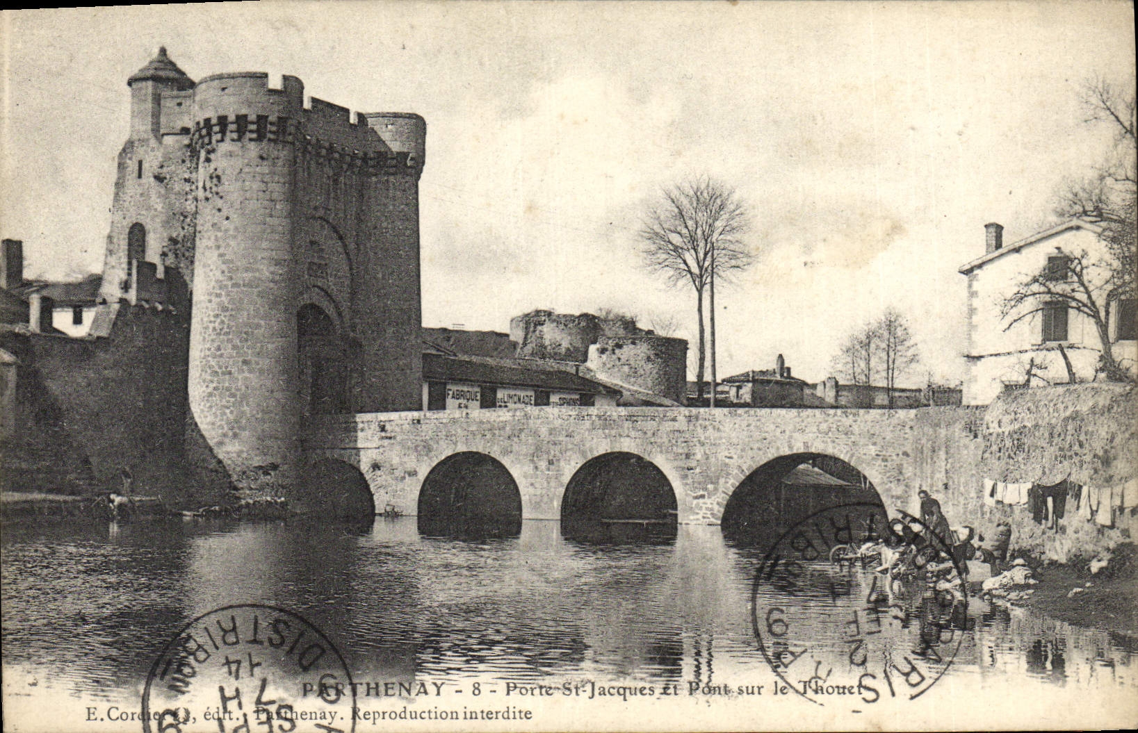 CPA Parthenay Porte St Jacques et pont sur le Thouet