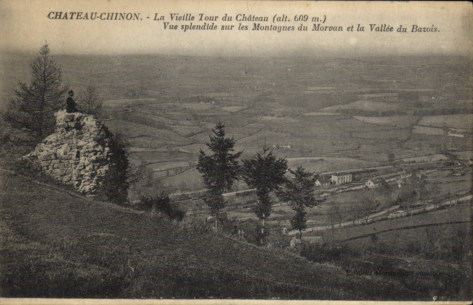 CPA Chateau Chinon La Vieille Tour du Chateau Vue splendide sur les montagnes du Morvan et la vallee du Bazois 