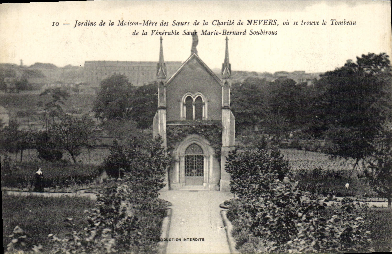 CPA Jardins de la Maison mere des soeurs de la Charite de Nevers Soubirous